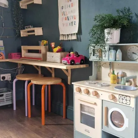 בית נופש Spacious Family Haven On Edge Of Centre