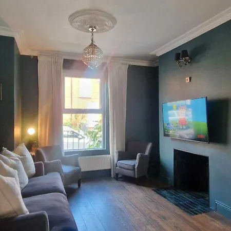 Сasa de vacaciones Spacious Family Haven On Edge Of Centre