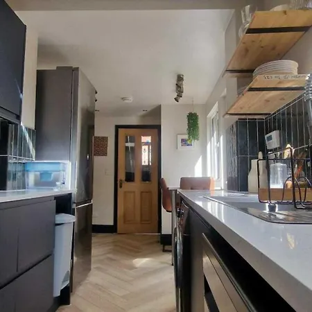 בית נופש Spacious Family Haven On Edge Of Centre *