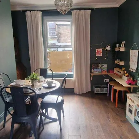 بيت للعطل Spacious Family Haven On Edge Of Centre *
